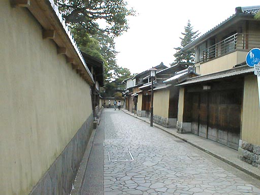/guide/gazo512/gazo20010728/bukeyashiki004.jpg 長町武家屋敷跡・土塀の道(1) の写真(81) 2001年07月28日