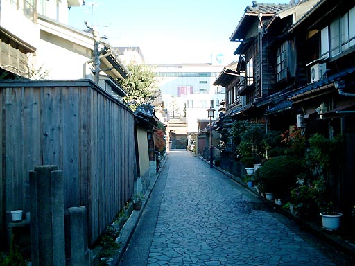 /guide/gazo512/gazo20011124/bukeyashiki080.jpg 長町武家屋敷跡・土塀の道(1) の写真(83) 2001年11月24日