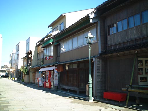 /guide/gazo512/gazo20011124/nishi-chaya013.jpg にし茶屋街 の写真(85) 2001年11月24日