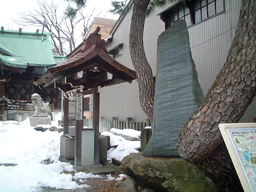 /guide/gazo512/gazo20020126/kyokashussei-hi113.jpg 泉鏡花出生の地碑 の写真(83) 2002年01月26日