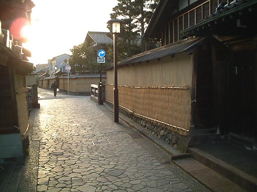 /guide/gazo512/gazo20020316/bukeyashiki-b235.jpg 長町武家屋敷跡・土塀の道(2) の写真(83) 2002年03月16日