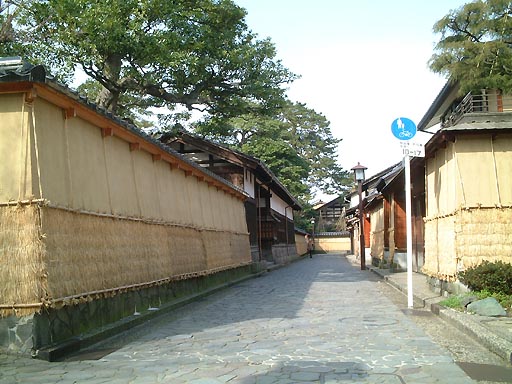 /guide/gazo512/gazo20020317/bukeyashiki058.jpg 長町武家屋敷跡・土塀の道(1) の写真(88) 2002年03月17日