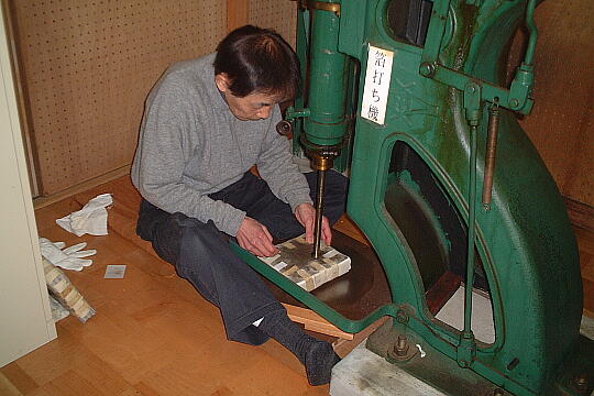 /guide/gazo540/gazo20020309/yasue-kimpakuDSCF0013.JPG 安江金箔工芸館 の写真(83) 2002年03月09日