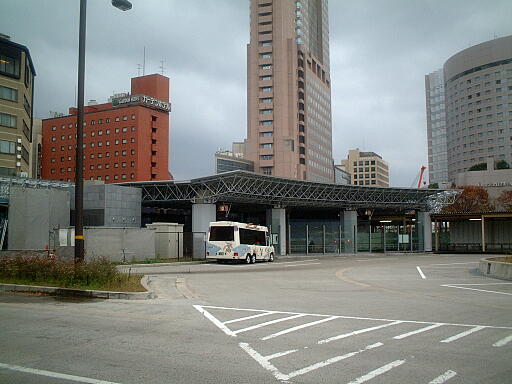 /loopbus/gazo512/gazo20031116/kanazawaeki10-6923b.jpg 写真(88) /loopbus/gazo512/gazo20031116/kanazawaeki10-6923b.jpg