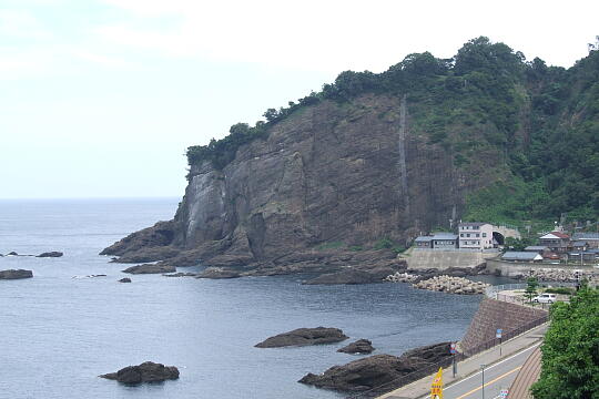 /pref-fukui/echizentown/g070902/torikusoiwaDSCF8674.JPG 鳥糞岩(とりくそいわ) の写真(86) 2007年09月02日