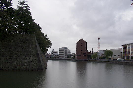 /pref-fukui/fukui/g051023/uchibori-koenPA235516.JPG 福井城址 内堀公園 の写真(83) 2005年10月23日
