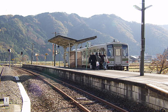 /pref-fukui/fukui/g051120/miyama-stnPB205632.JPG 美山駅 の写真(81) 2005年11月20日