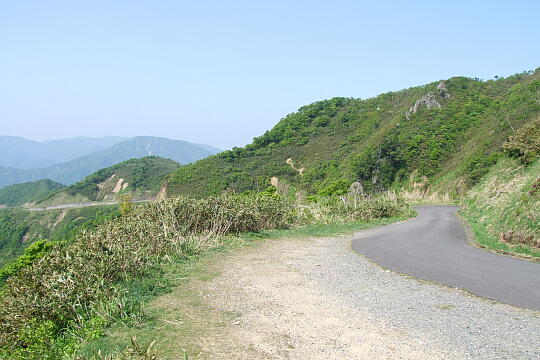 /pref-fukui/ikeda/g080518/kanmuri-gDSCF0271.JPG 林道冠山線 岐阜県側 の写真(81) 2008年05月18日