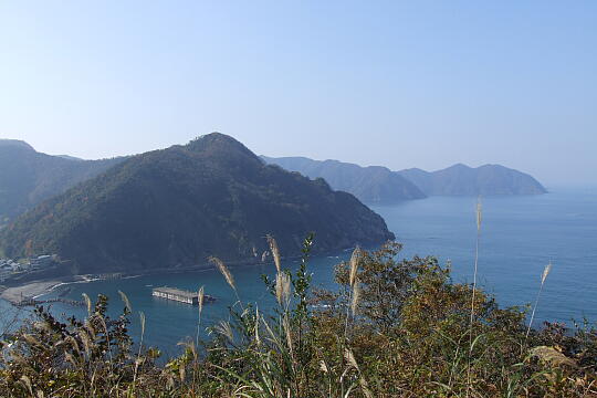 /pref-fukui/mikatagoko/g071125/miroku-jDSCF6291.JPG 岳山(4)日向方向の展望 の写真(82) 2007年11月25日