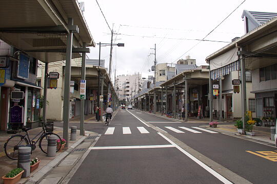 /pref-fukui/obama/g050605/shotengaiP6053633.JPG 小浜駅前の商店街 の写真(82) 2005年06月05日