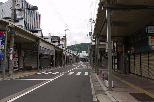 /pref-fukui/obama/g050605/shotengaiP6053636.JPG 小浜駅前の商店街 の写真(83) 2005年06月05日