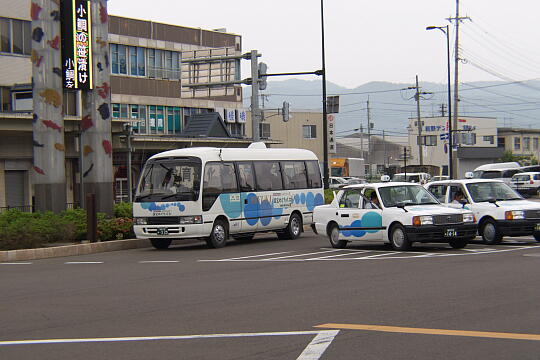 /pref-fukui/obama/g060604/kokuhomeguri-busP6047319.JPG 小浜駅前 国宝巡りバスのりば の写真(83) 2006年06月04日
