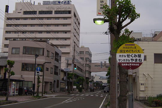 /pref-fukui/obama/g060604/kokuhomeguri-busP6047341.JPG 小浜駅前 国宝巡りバスのりば の写真(85) 2006年06月04日
