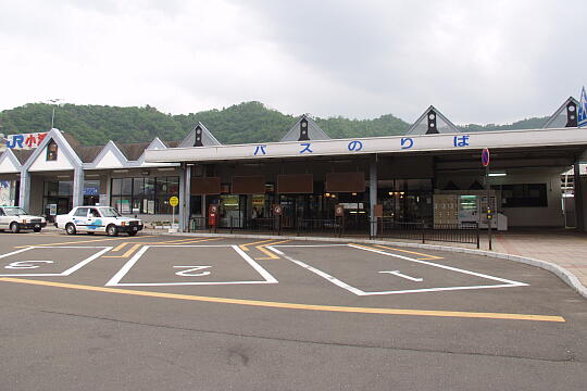 /pref-fukui/obama/g060604/obama-stnbusP6047294.JPG 小浜駅前 バスのりば の写真(85) 2006年06月04日