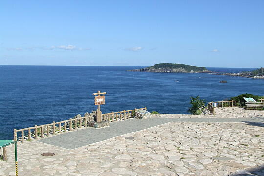 /pref-fukui/sakai/g060903/oshima-tDSCF0350.JPG 東尋坊から見た雄島 の写真(84) 2006年09月03日