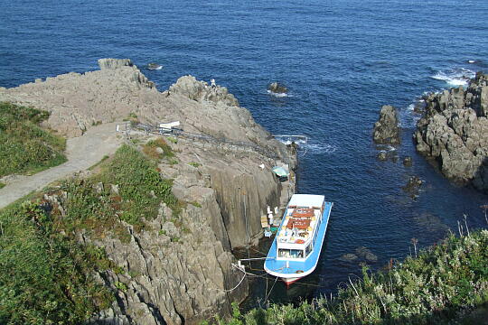 /pref-fukui/sakai/g060903/tojinbo-fDSCF0303.JPG 東尋坊観光遊覧船 の写真(81) 2006年09月03日