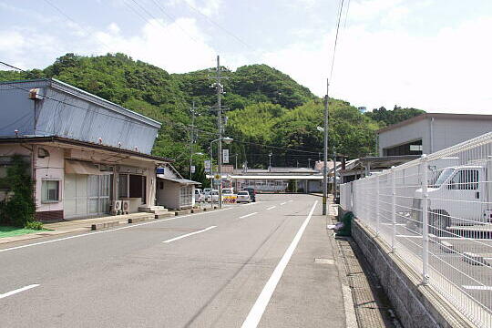 /pref-fukui/takahama/g050605/takahama-ekimaeP6053965.JPG 高浜駅前 の写真(80) 2005年06月05日