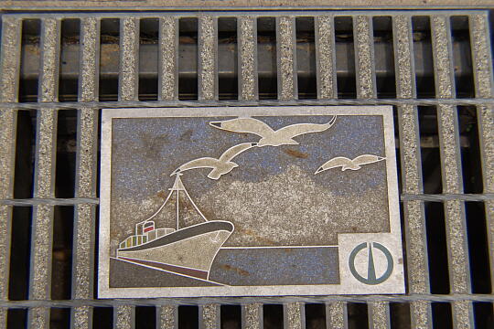 /pref-fukui/tsuruga/g060604/manholeP6047128.JPG マンホールの図柄 の写真(82) 2006年06月04日