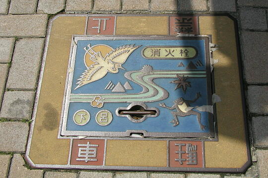 /pref-gifu/gero/g050505/manholeP5052241.JPG マンホールの図柄 の写真(81) 2005年05月05日