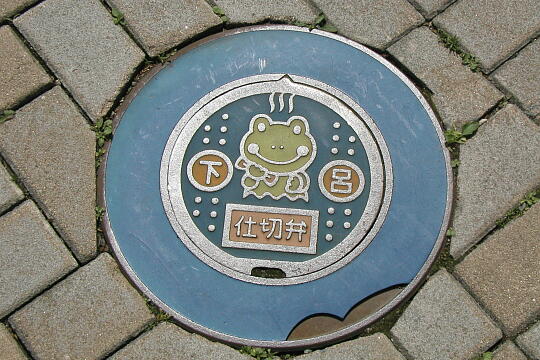/pref-gifu/gero/g050505/manholeP5052242.JPG マンホールの図柄 の写真(82) 2005年05月05日