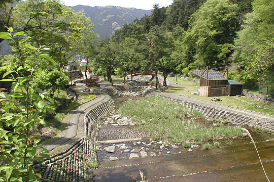 /pref-gifu/gero/g050505/ujo-koenP5052285.JPG 湯のまち雨情公園 の写真(84) 2005年05月05日