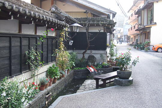 /pref-gifu/gujo/g061104/kitamachi-yosuiDSCF3751.JPG 職人町 北町用水 の写真(84) 2006年11月04日