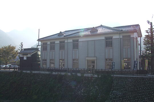 /pref-gifu/gujo/g061104/kyuchosha-kinenkanDSCF3962.JPG 郡上八幡旧庁舎記念館 の写真(83) 2006年11月04日