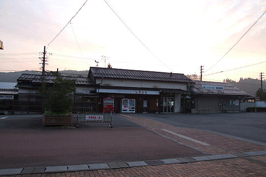/pref-gifu/gujokogai/g061104/shirotori-stnDSCF3526.JPG 長良川鉄道 美濃白鳥駅 の写真(86) 2006年11月04日