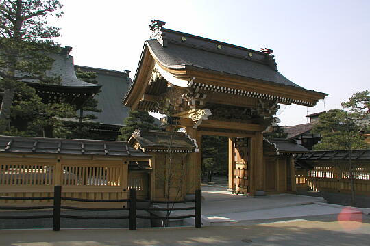 /pref-gifu/hida/g050505/shinshujiP5052481.JPG 真宗寺 の写真(81) 2005年05月05日