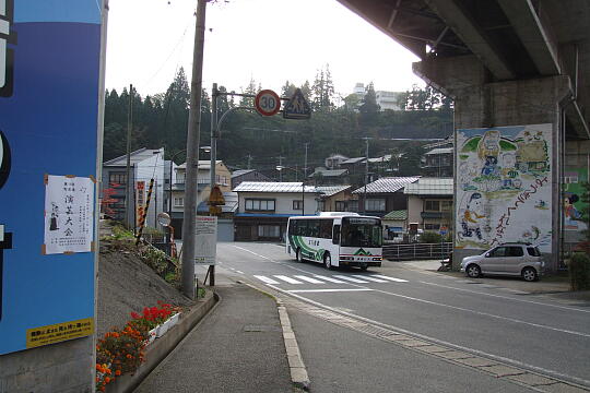 /pref-gifu/hidakogai/g061103/hidakamioka-ekimaeDSCF2914.JPG (旧)飛騨神岡駅前 の写真(82) 2006年11月03日