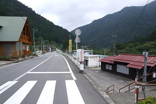 /pref-gifu/hidakogai/g070923/sugihara-ekimaeDSCF3170.JPG 杉原駅前 の写真(82) 2007年09月23日