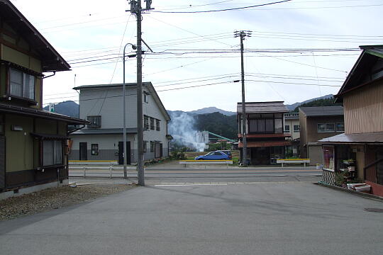 /pref-gifu/hidakogai/g081012/hidahosoe-ekimaeDSCF3463.JPG 飛騨細江駅前 の写真(81) 2008年10月12日