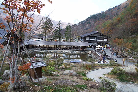 /pref-gifu/okuhida/g061103/hirayu-otakikoenDSCF3371.JPG 奥飛騨平湯大滝公園 の写真(82) 2006年11月03日