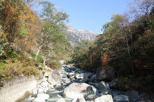 /pref-gifu/okuhida/g061103/shinhodaka-nDSCF2968.JPG 新穂高温泉 バスのりば付近 の写真(82) 2006年11月03日