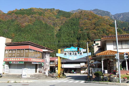 /pref-gifu/okuhida/g061103/tochio-busDSCF3110.JPG 栃尾交差点・栃尾温泉バス停 の写真(82) 2006年11月03日