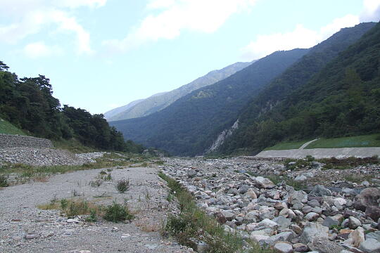 /pref-gifu/shirakawa/g071007/miboro-shitaDSCF4327.JPG 御母衣ダム下流 の写真(82) 2007年10月07日