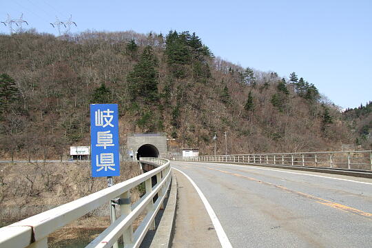 /pref-gifu/shirakawa/g090321/gl-gasshokitaDSCF5705.JPG 〔飛越峡合掌ライン〕合掌大橋(北) の写真(86) 2009年03月21日