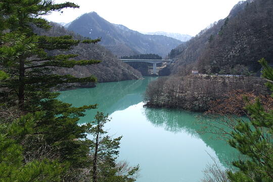 /pref-gifu/shirakawa/g090321/gl-gasshoparkDSCF5697.JPG 〔飛越峡合掌ライン〕合掌大橋の公園 の写真(85) 2009年03月21日