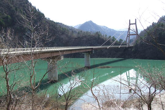 /pref-gifu/shirakawa/g090321/gl-gasshotenboDSCF5737.JPG 〔飛越峡合掌ライン〕合掌大橋展望所 の写真(85) 2009年03月21日