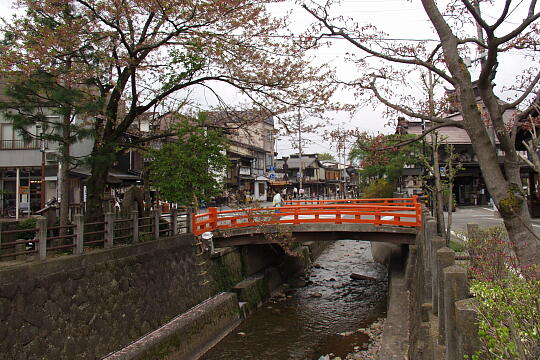/pref-gifu/takayama/g050429/sakurabashiP4292504.JPG 縄手橋 の写真(85) 2005年04月29日