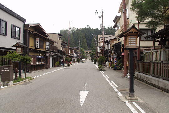 /pref-gifu/takayama/g050429/sandoP4292542.JPG 桜山八幡宮参道 の写真(81) 2005年04月29日