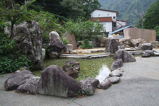 /pref-ishikawa/hakusan/g070929/yakushinoyuDSCF3976.JPG 薬師の湯(中宮温泉の足湯) の写真(81) 2007年09月29日