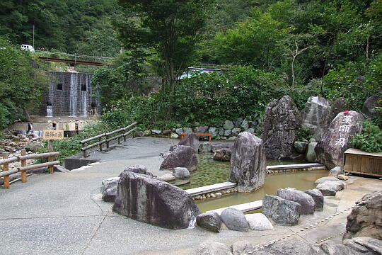 /pref-ishikawa/hakusan/g070929/yakushinoyuDSCF3981.JPG 薬師の湯(中宮温泉の足湯) の写真(83) 2007年09月29日
