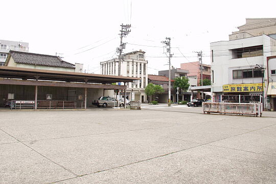 /pref-ishikawa/kaga/g050612/bus-noribaP6124416.JPG 片山津バスターミナル の写真(82) 2005年06月12日