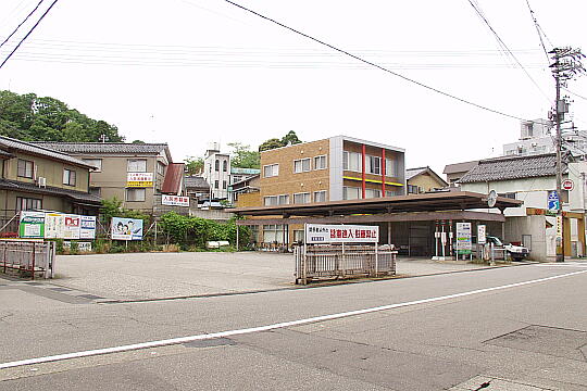 /pref-ishikawa/kaga/g050612/bus-noribaP6124421.JPG 片山津バスターミナル の写真(84) 2005年06月12日