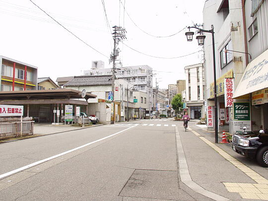 /pref-ishikawa/kaga/g050612/bus-noribaP6124422.JPG 片山津バスターミナル の写真(85) 2005年06月12日