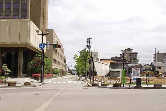 /pref-ishikawa/kaga/g050612/soyumaeP6124357.JPG 総湯前交差点 の写真(82) 2005年06月12日