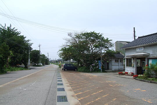 /pref-ishikawa/kahoku/g070708/yokoyama-ekimaeDSCF6870.JPG JR横山駅前 の写真(81) 2007年07月08日