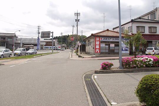 /pref-ishikawa/nanao/g050515/wakura-stnbusP5152975.JPG 和倉温泉駅 バスのりば の写真(82) 2005年05月15日