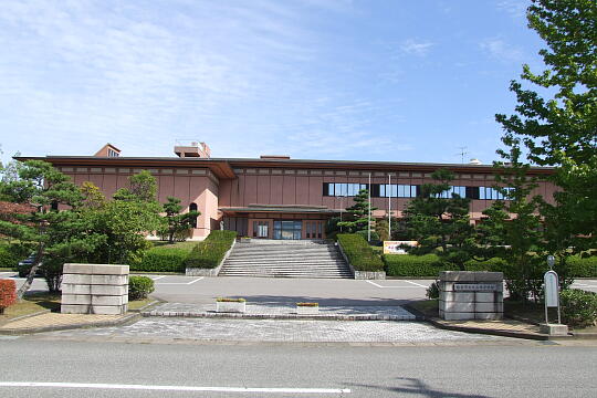 /pref-ishikawa/nomi/g071014/kutaniyaki-shiryokanDSCF5403.JPG 能美市九谷焼資料館 の写真(81) 2007年10月14日